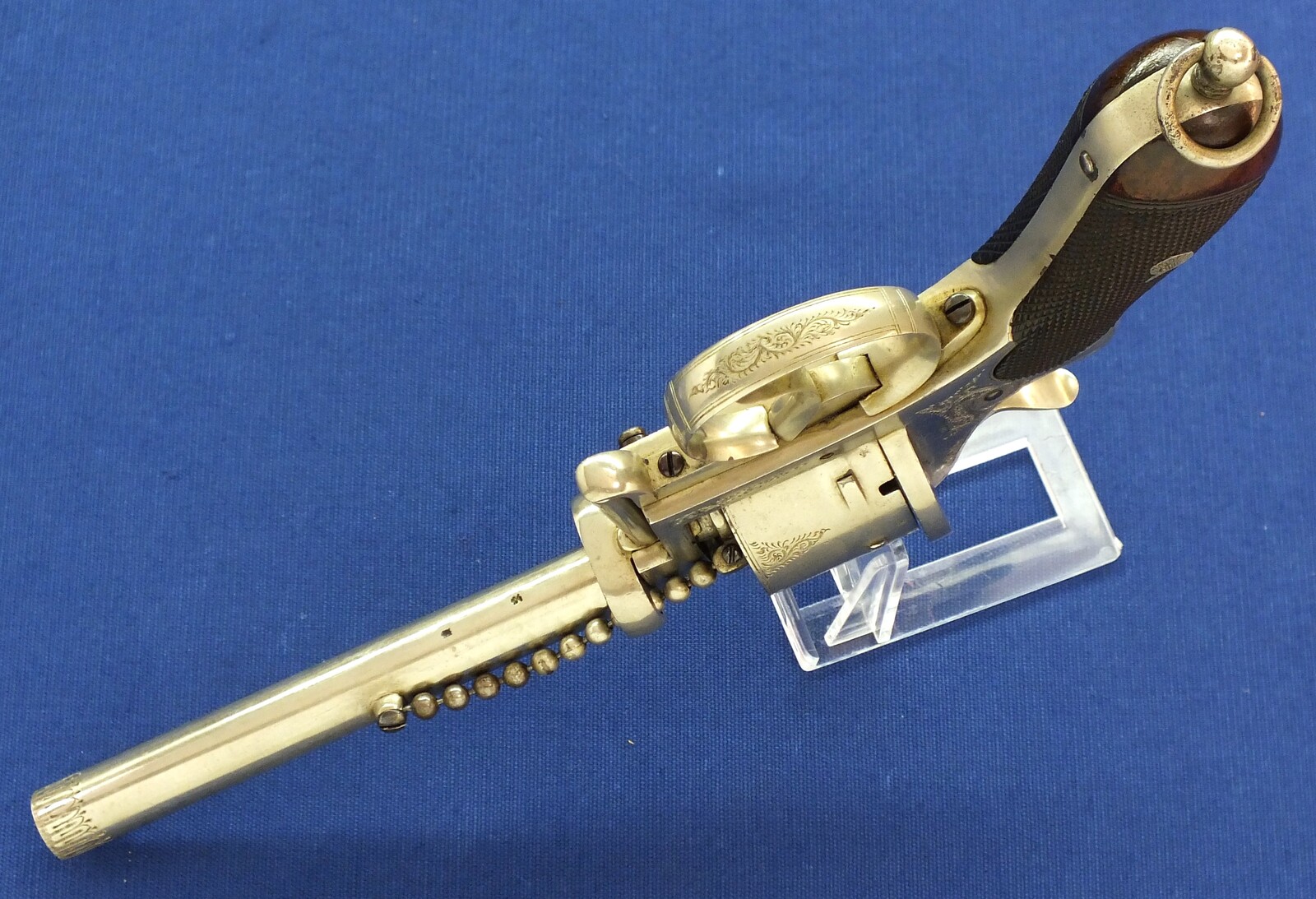 A rare antique English A. Fagnus Patent nr.1698 Nickel-plated and engraved 7 shot 9mm Pinfire Revolver. Length 28cm. In very good condition. Price 2.750 euro.