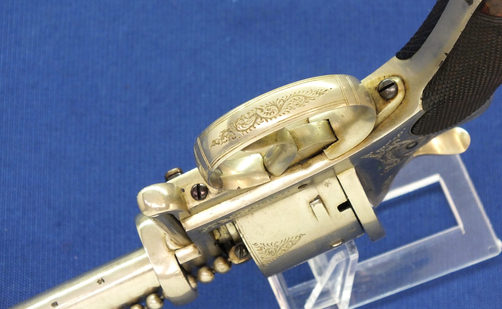 A rare antique English A. Fagnus Patent nr.1698 Nickel-plated and engraved 7 shot 9mm Pinfire Revolver. Length 28cm. In very good condition. Price 2.750 euro.