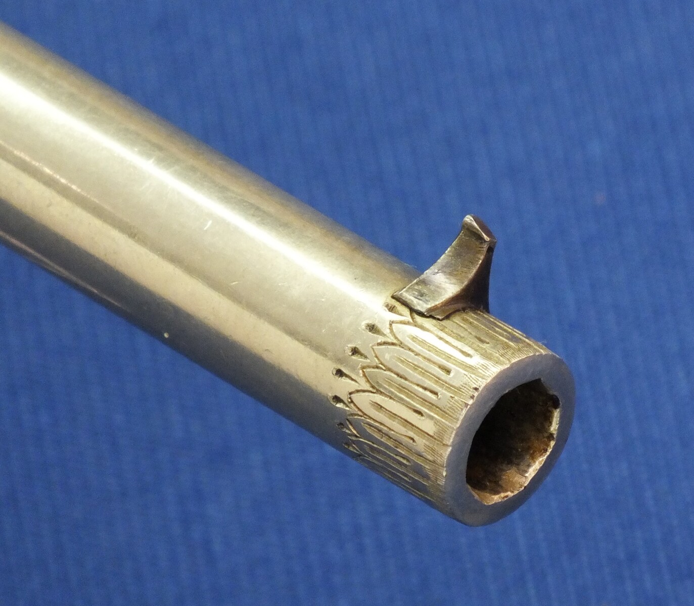 A rare antique English A. Fagnus Patent nr.1698 Nickel-plated and engraved 7 shot 9mm Pinfire Revolver. Length 28cm. In very good condition. Price 2.750 euro.