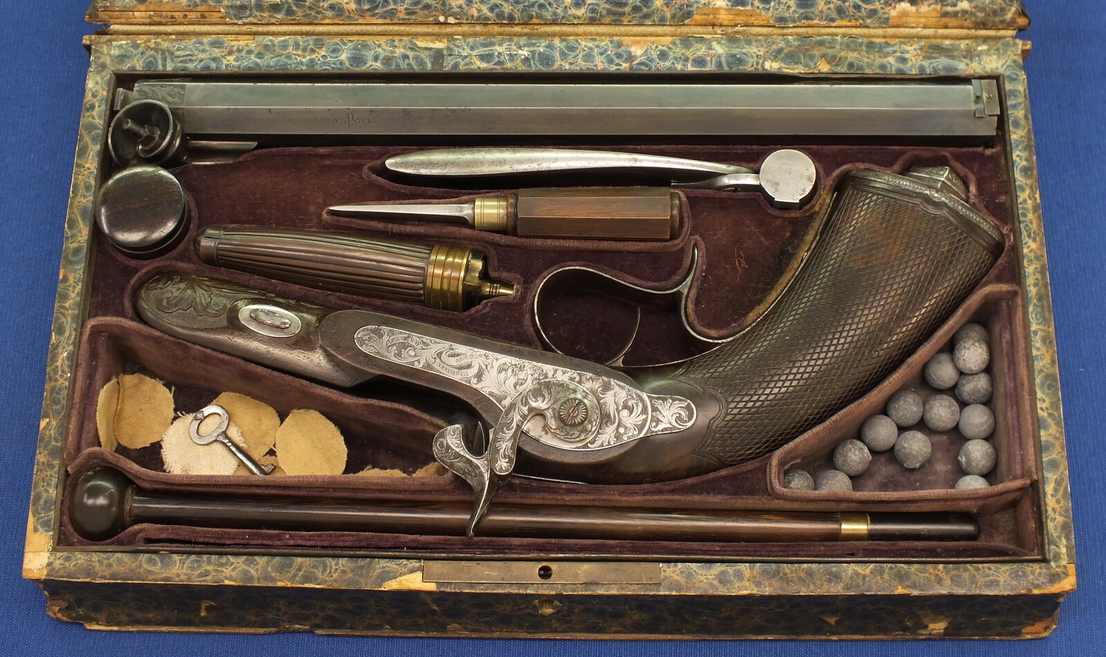 A rare antique French Book cased Percussion Pistol by Lepage-Moutier Arq. du Roi and Geerinckx a Paris. Circa 1850. Caliber 11,5mm, length 43,5cm. Spine of book signed: Remède A Tous Les Maux (A Cure for all Ills). In very good condition. Price 3.250 euro