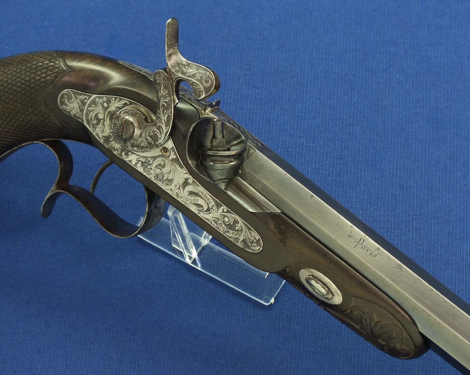 A rare antique French Book cased Percussion Pistol by Lepage-Moutier Arq. du Roi and Geerinckx a Paris. Circa 1850. Caliber 11,5mm, length 43,5cm. Spine of book signed: Remède A Tous Les Maux (A Cure for all Ills). In very good condition. Price 3.250 euro