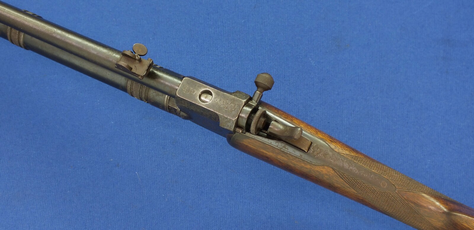 A rare antique French circa 1880 Giffard Carbonic Acid Gas/CO2 Air Rifle. Caliber 8mm rifled. Length 106cm. In very good condition. Price 1.650 euro.