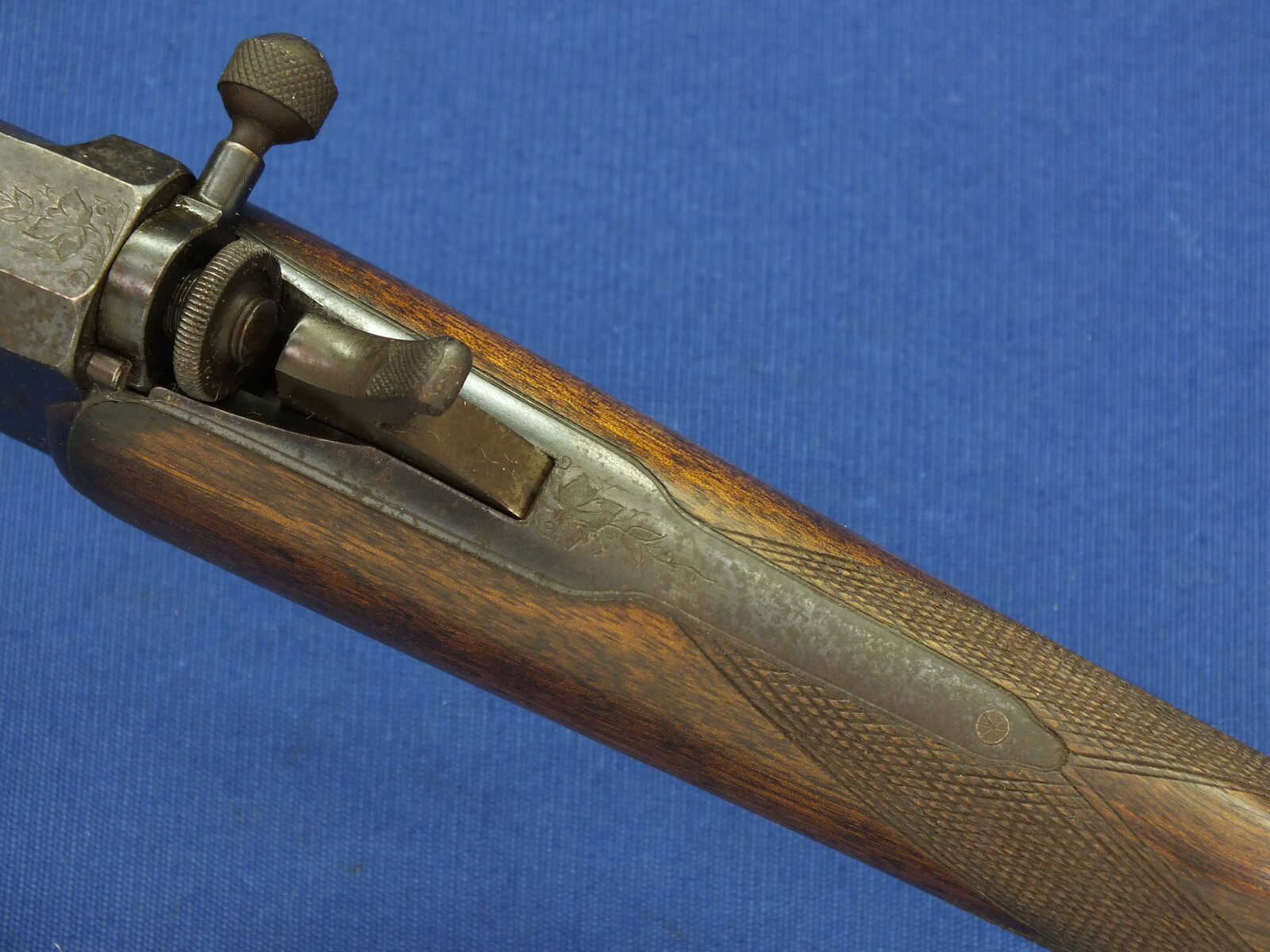 A rare antique French circa 1880 Giffard Carbonic Acid Gas/CO2 Air Rifle. Caliber 8mm rifled. Length 106cm. In very good condition. Price 1.650 euro.