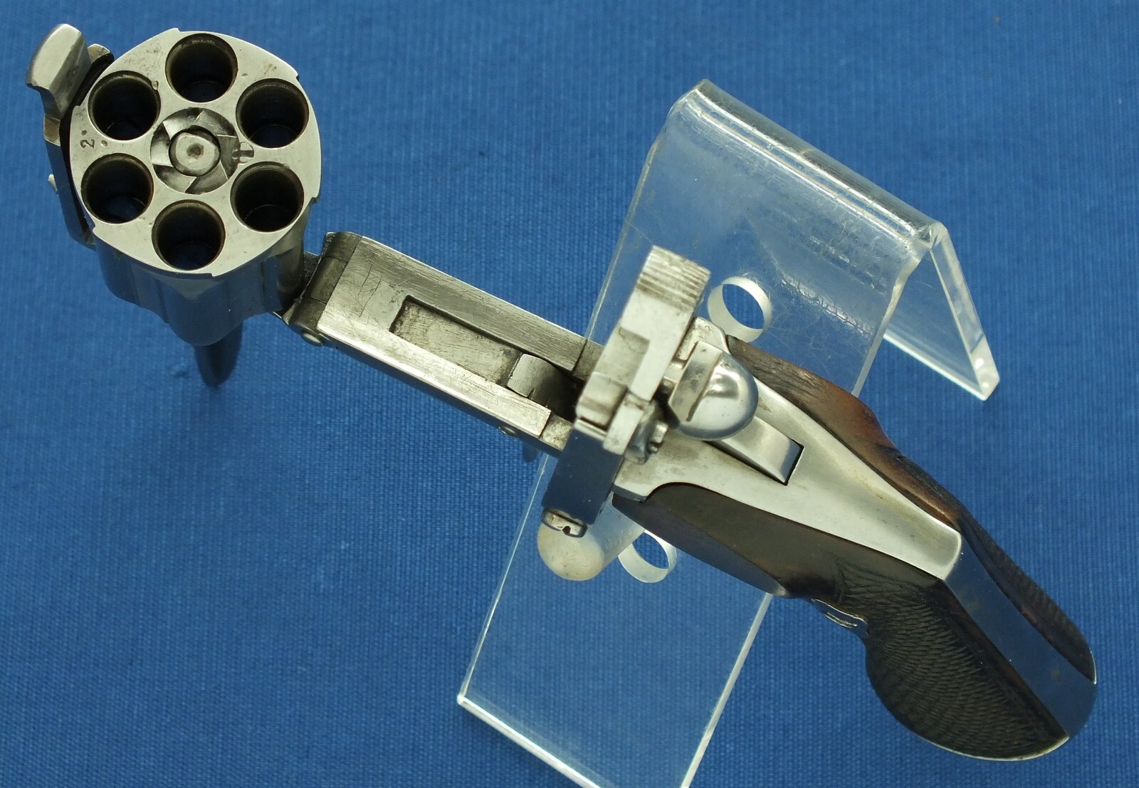 A Rare antique French Devisme a Paris 6 shot Double-Action Pepperbox-Dagger pistol. Caliber 7mm centerfire. Length 23cm. In very good condition. Price 1.750 euro.