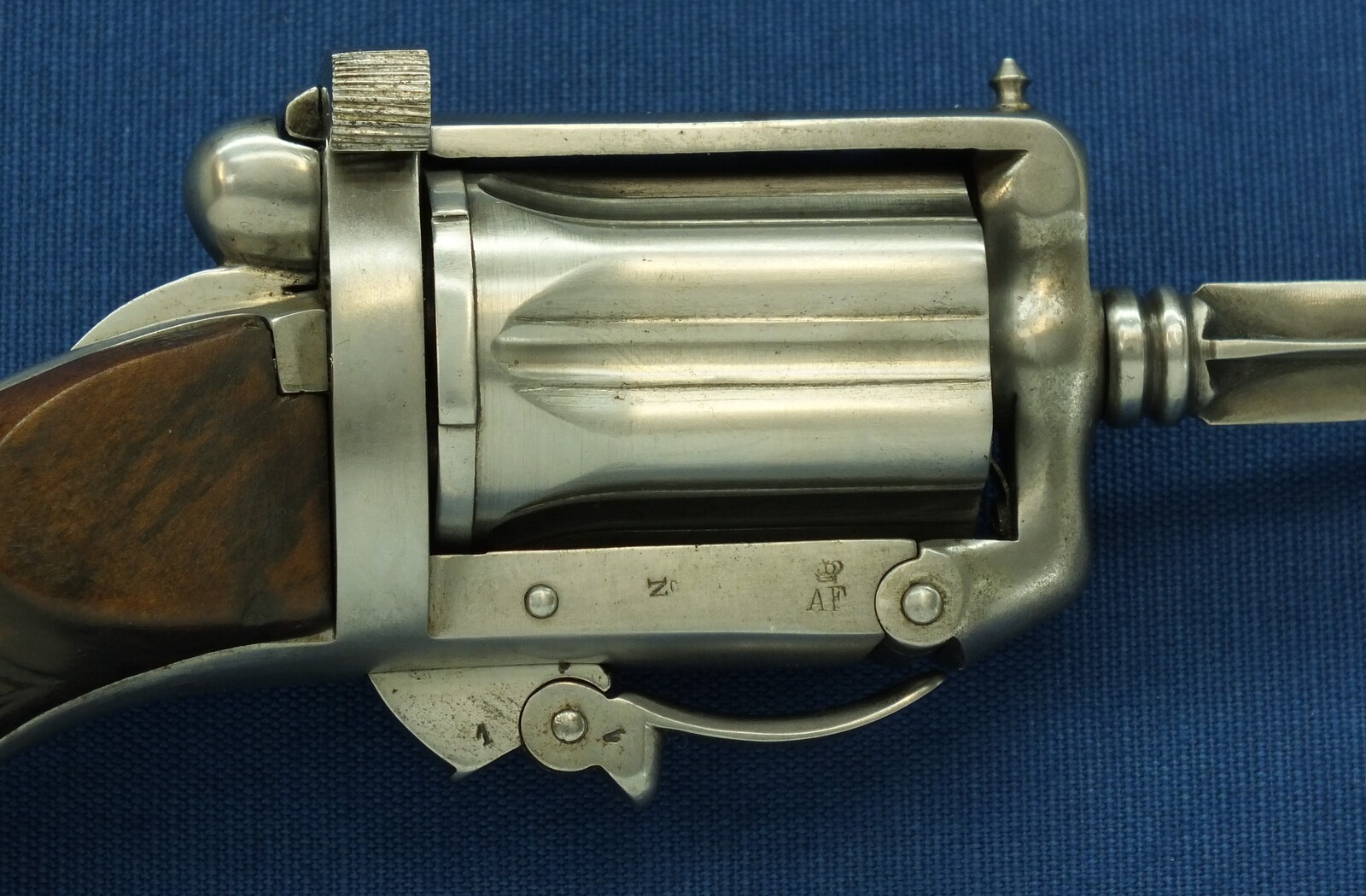 A Rare antique French Devisme a Paris 6 shot Double-Action Pepperbox-Dagger pistol. Caliber 7mm centerfire. Length 23cm. In very good condition. Price 1.750 euro.