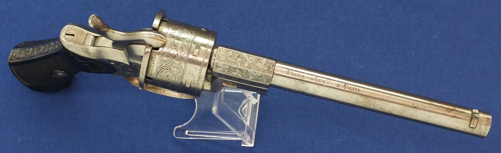 A rare antique French engraved and chisseled PLIERS Patent 6 shot 9mm Pinfire Revolver by VIEUX ARQ. A PARIS. Length 31cm. In very good condition. Price 1.950 euro.