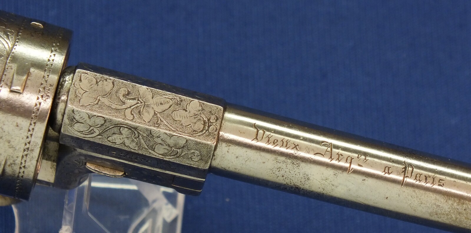 A rare antique French engraved and chisseled PLIERS Patent 6 shot 9mm Pinfire Revolver by VIEUX ARQ. A PARIS. Length 31cm. In very good condition. Price 1.950 euro.