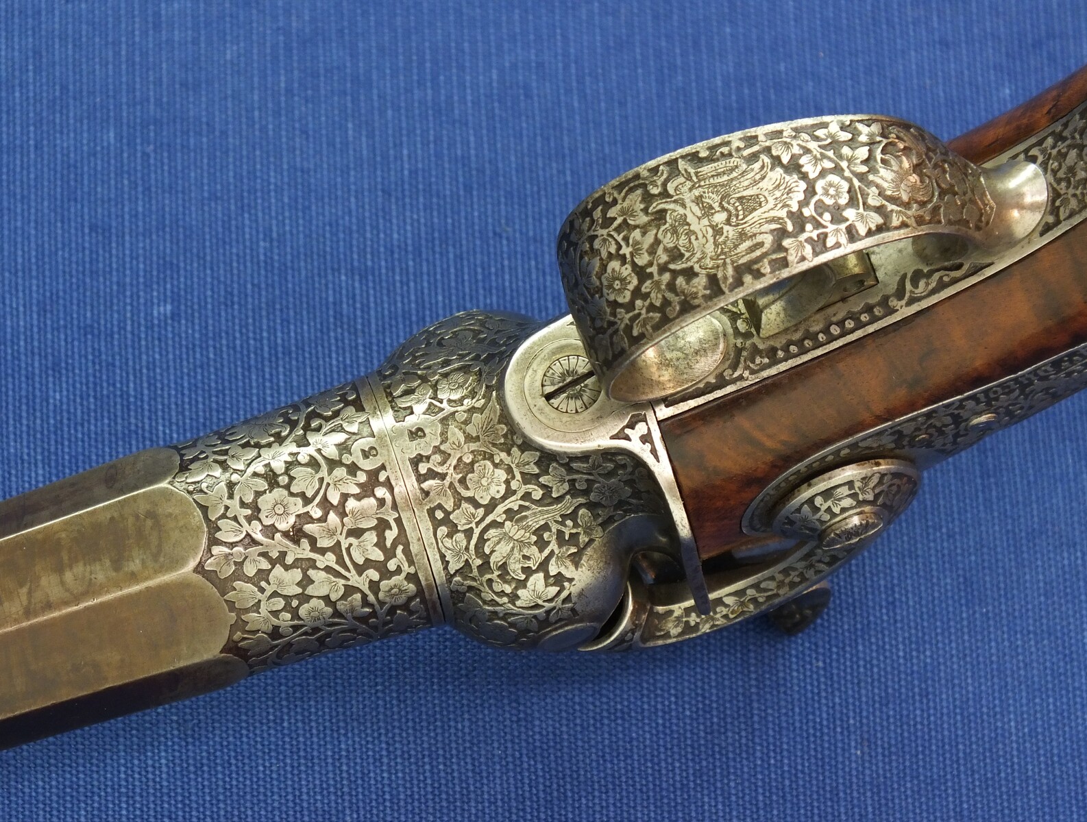A rare antique French engraved Lepage Moutier Arquebusier du Roy Superposed load Percussion Pistol. Caliber 16.5mm. Length 33,5cm. In very good condition.