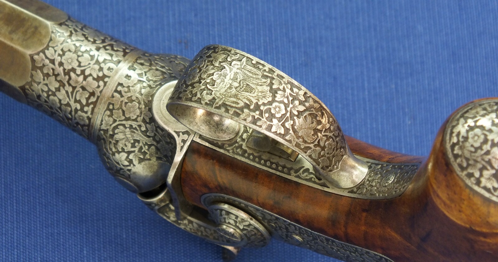 A rare antique French engraved Lepage Moutier Arquebusier du Roy Superposed load Percussion Pistol. Caliber 16.5mm. Length 33,5cm. In very good condition.