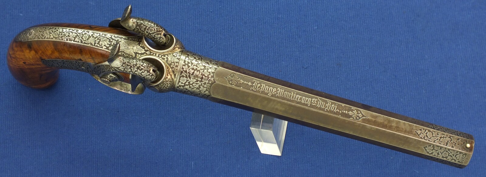 A rare antique French engraved Lepage Moutier Arquebusier du Roy Superposed load Percussion Pistol. Caliber 16.5mm. Length 33,5cm. In very good condition.