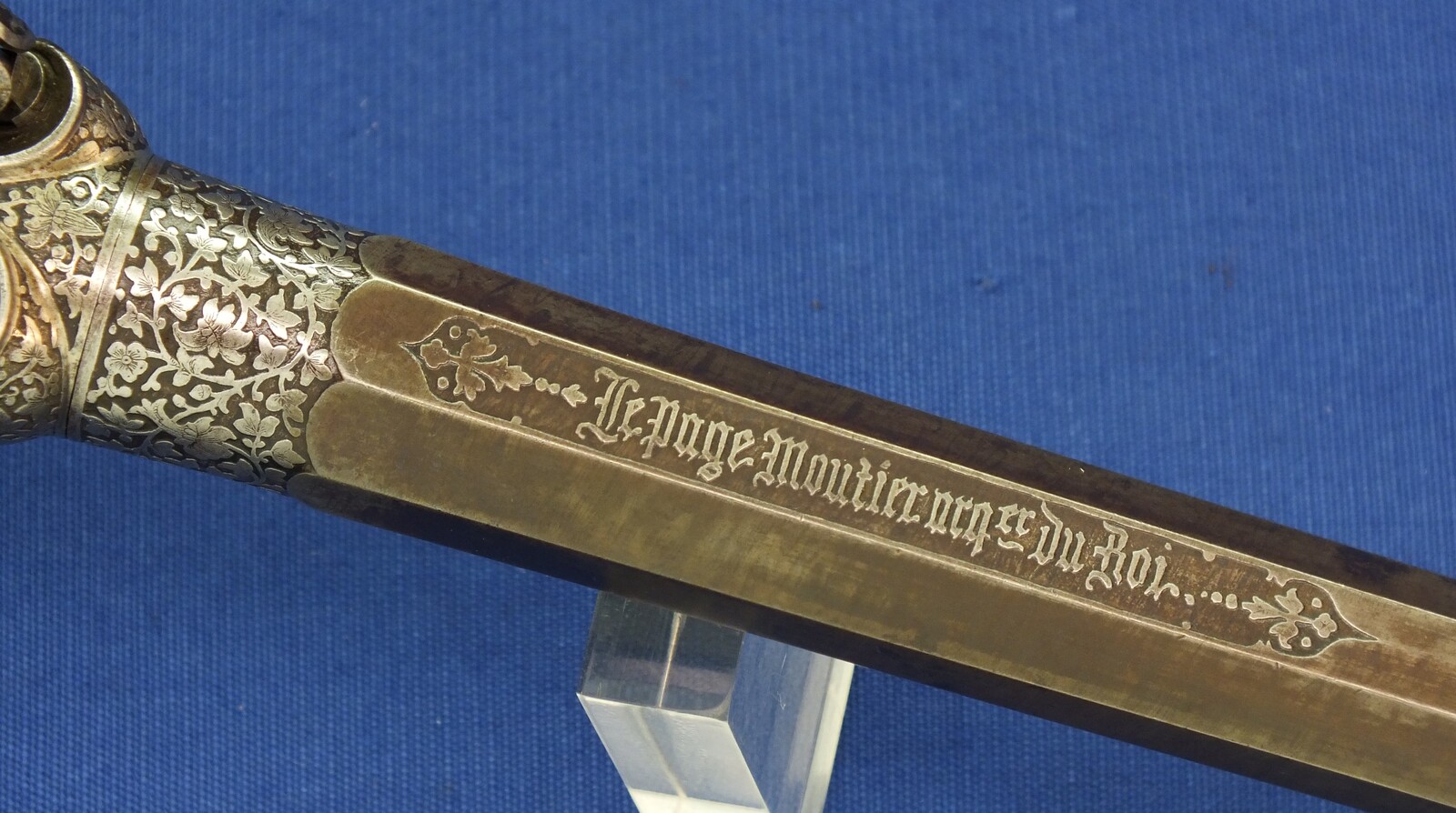 A rare antique French engraved Lepage Moutier Arquebusier du Roy Superposed load Percussion Pistol. Caliber 16.5mm. Length 33,5cm. In very good condition.