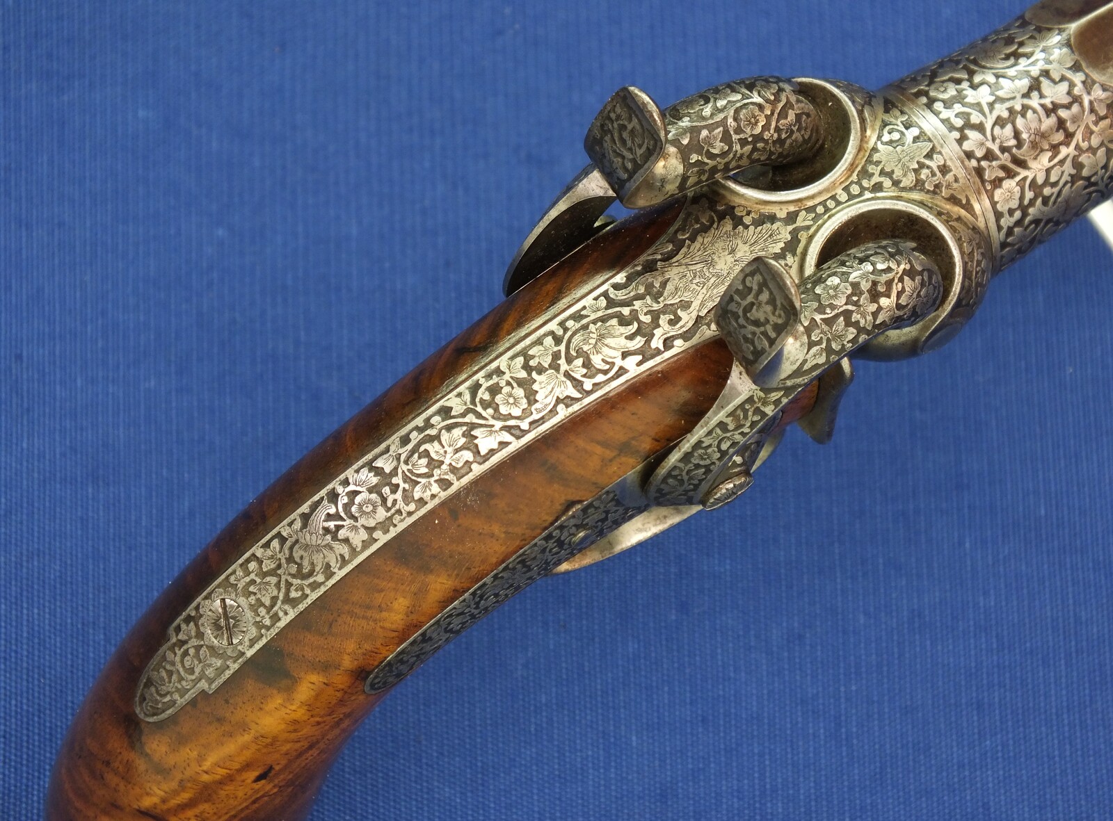 A rare antique French engraved Lepage Moutier Arquebusier du Roy Superposed load Percussion Pistol. Caliber 16.5mm. Length 33,5cm. In very good condition.