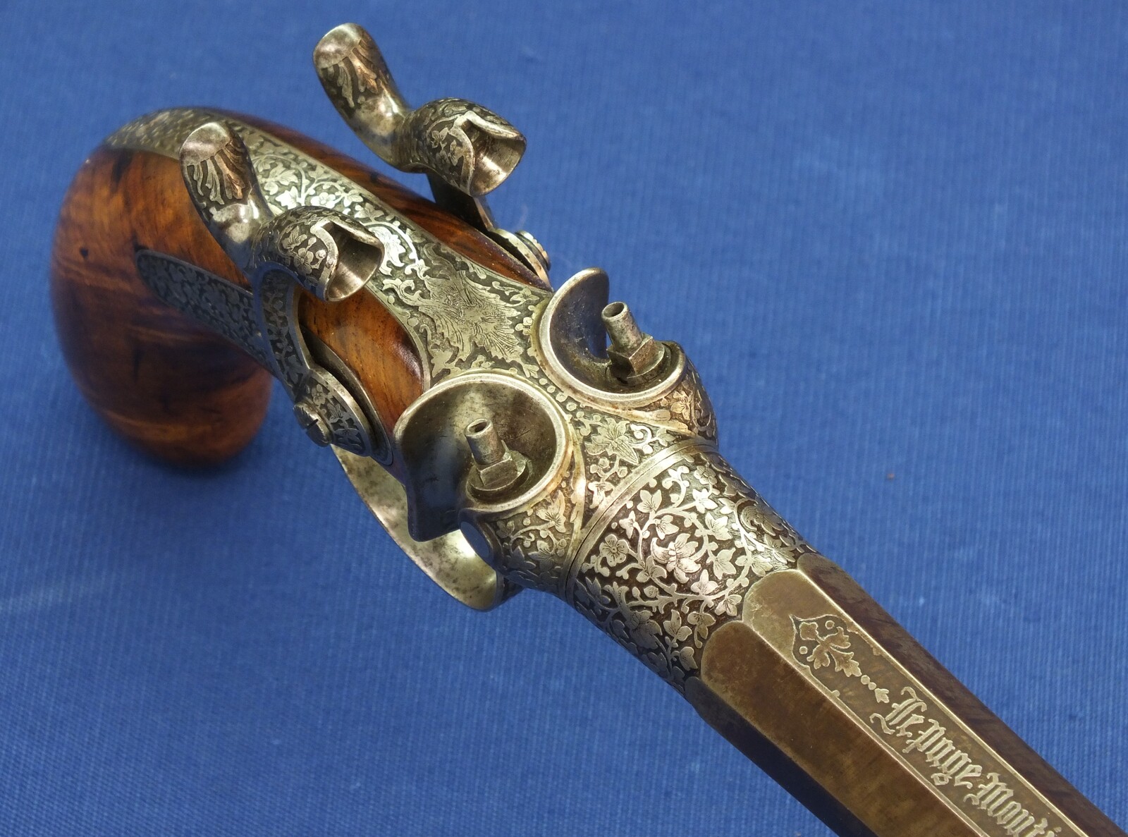 A rare antique French engraved Lepage Moutier Arquebusier du Roy Superposed load Percussion Pistol. Caliber 16.5mm. Length 33,5cm. In very good condition.