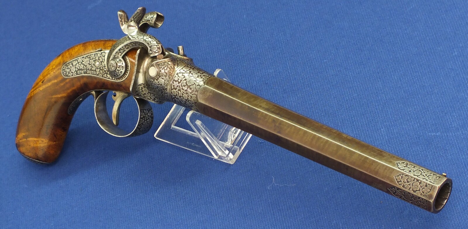 A rare antique French engraved Lepage Moutier Arquebusier du Roy Superposed load Percussion Pistol. Caliber 16.5mm. Length 33,5cm. In very good condition.