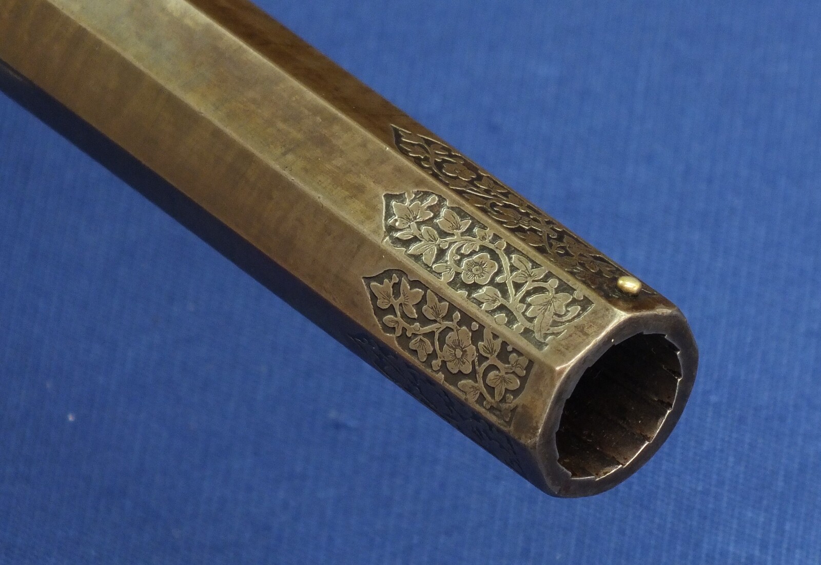 A rare antique French engraved Lepage Moutier Arquebusier du Roy Superposed load Percussion Pistol. Caliber 16.5mm. Length 33,5cm. In very good condition.