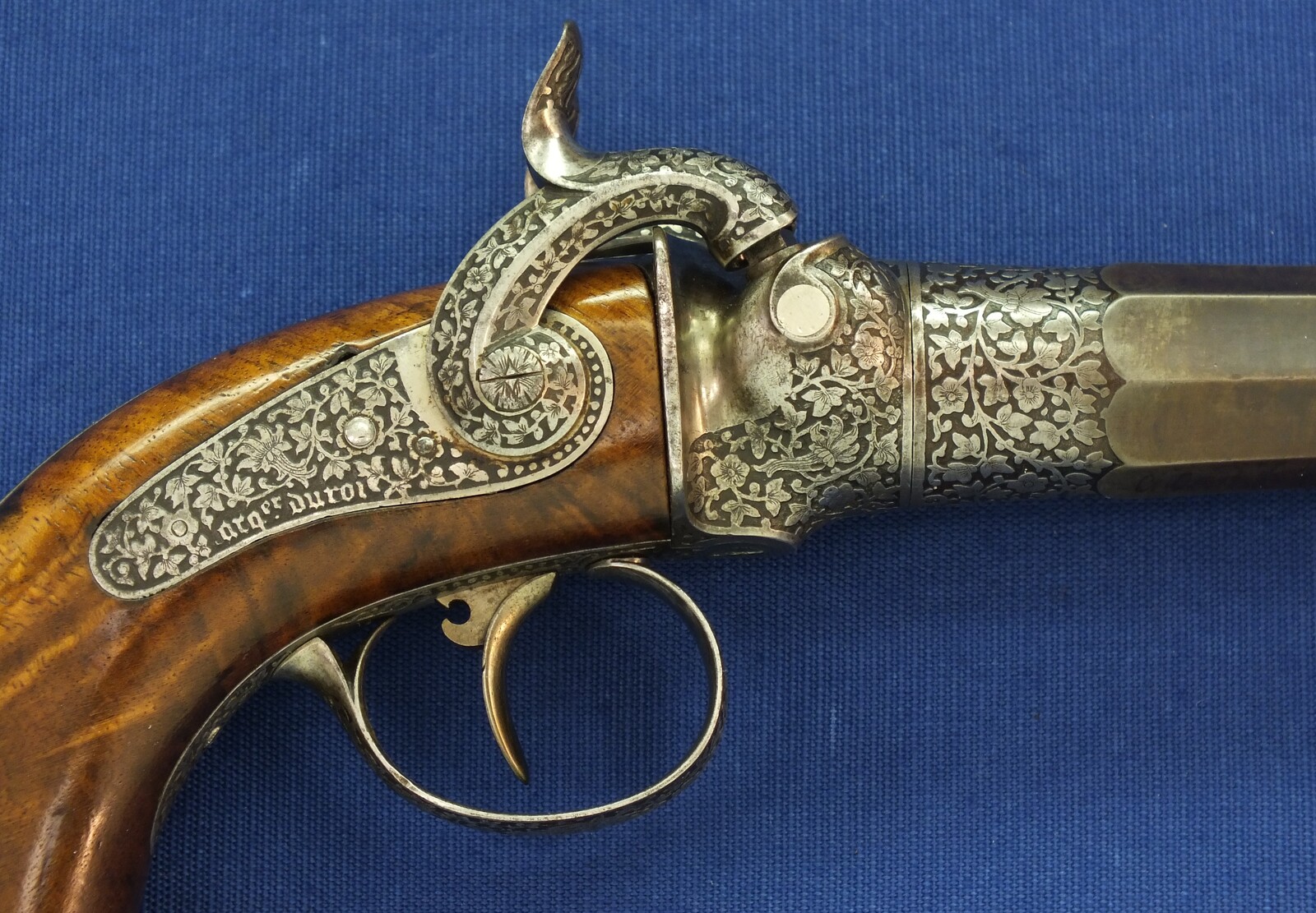 A rare antique French engraved Lepage Moutier Arquebusier du Roy Superposed load Percussion Pistol. Caliber 16.5mm. Length 33,5cm. In very good condition.