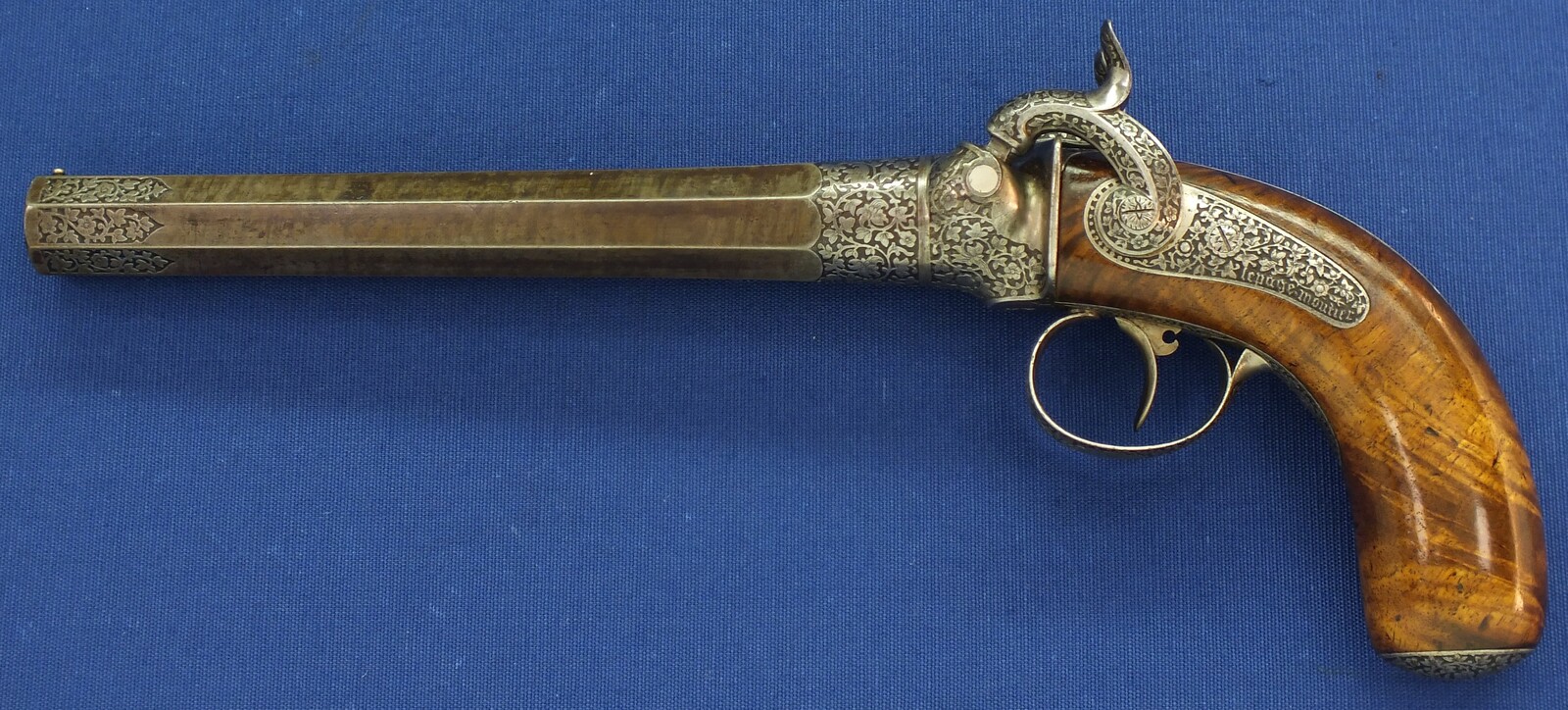 A rare antique French engraved Lepage Moutier Arquebusier du Roy Superposed load Percussion Pistol. Caliber 16.5mm. Length 33,5cm. In very good condition.