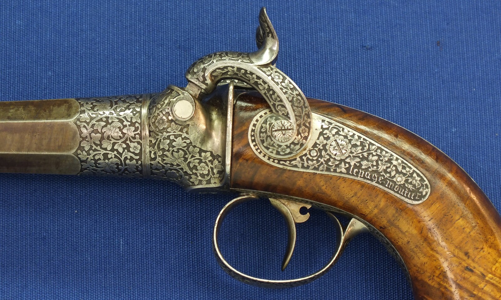 A rare antique French engraved Lepage Moutier Arquebusier du Roy Superposed load Percussion Pistol. Caliber 16.5mm. Length 33,5cm. In very good condition.