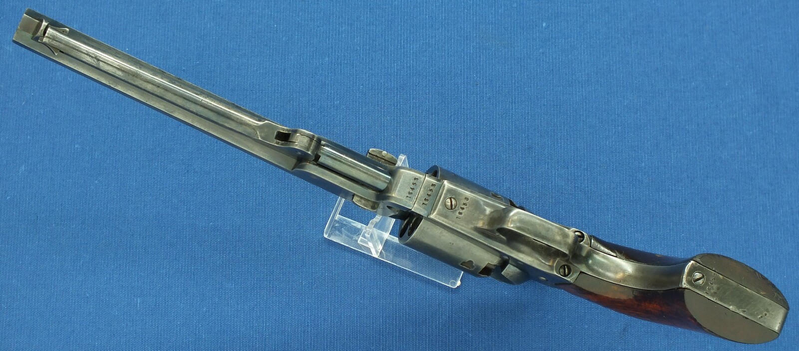 A rare antique London Colt Model 1851 6 shot Navy Percussion Revolver, British Government order for Crimean War. Caliber 36. Length 35cm. In very good condition. Price 2.750 euro.