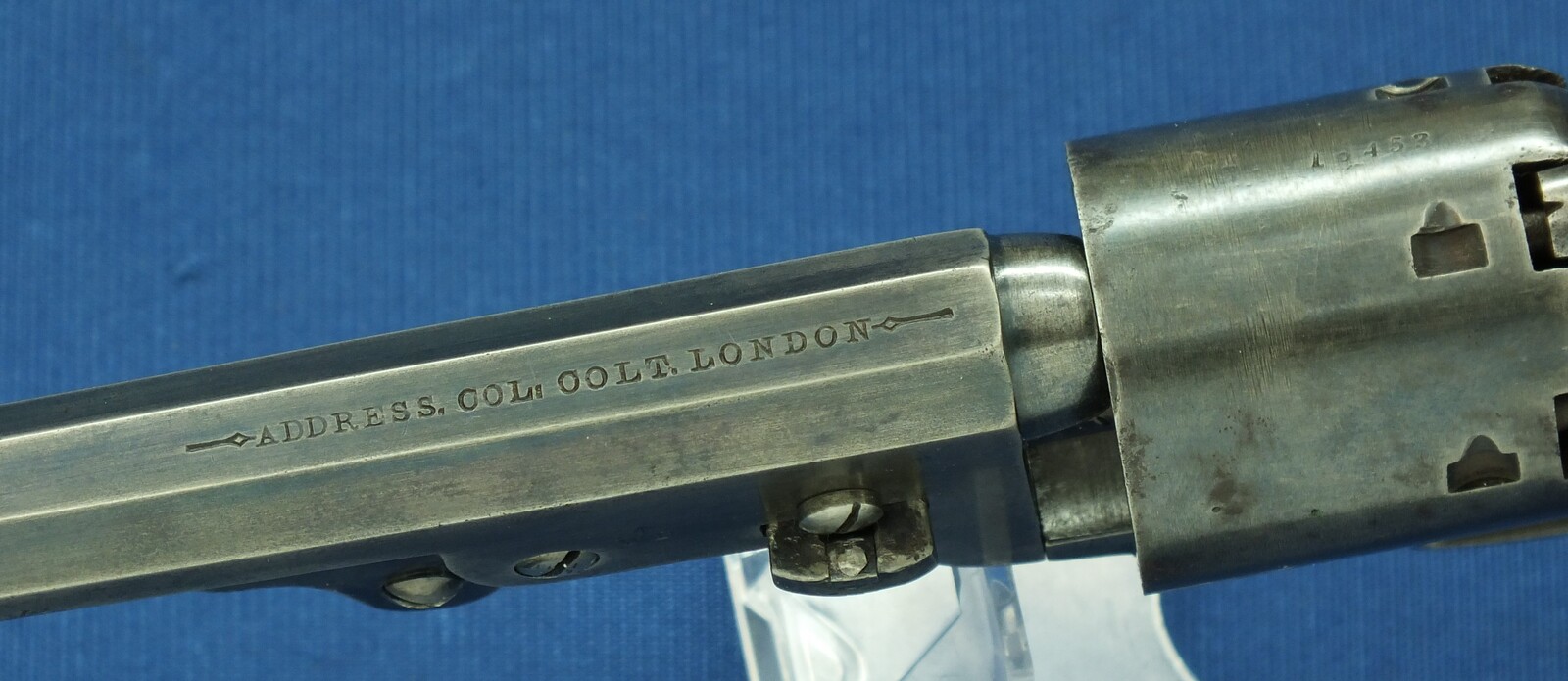A rare antique London Colt Model 1851 6 shot Navy Percussion Revolver, British Government order for Crimean War. Caliber 36. Length 35cm. In very good condition. Price 2.750 euro.