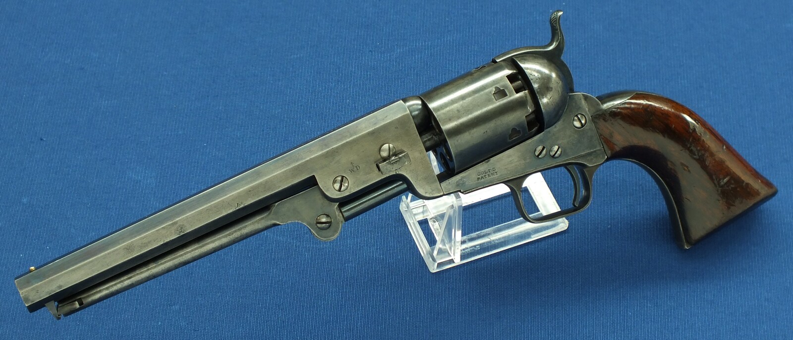 A rare antique London Colt Model 1851 6 shot Navy Percussion Revolver, British Government order for Crimean War. Caliber 36. Length 35cm. In very good condition. Price 2.750 euro.