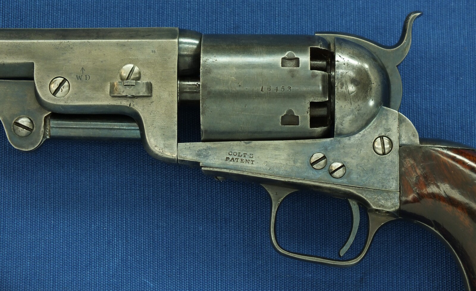 A rare antique London Colt Model 1851 6 shot Navy Percussion Revolver, British Government order for Crimean War. Caliber 36. Length 35cm. In very good condition. Price 2.750 euro.