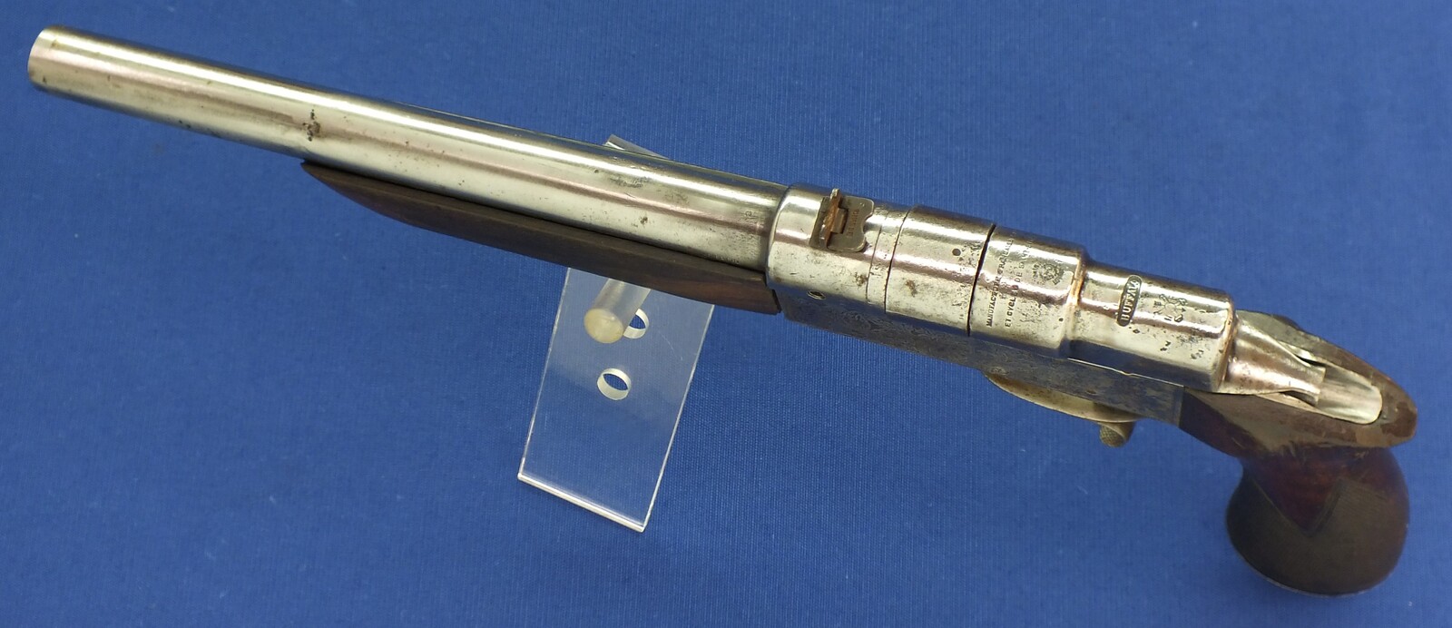 A rare French Buffalo-Stand Euréka bolt action 2 shot caliber 6mm and 9mm Rimfire Flobert Pistol. Length 40cm. In good condition. With original catalogue. Price 695 euro