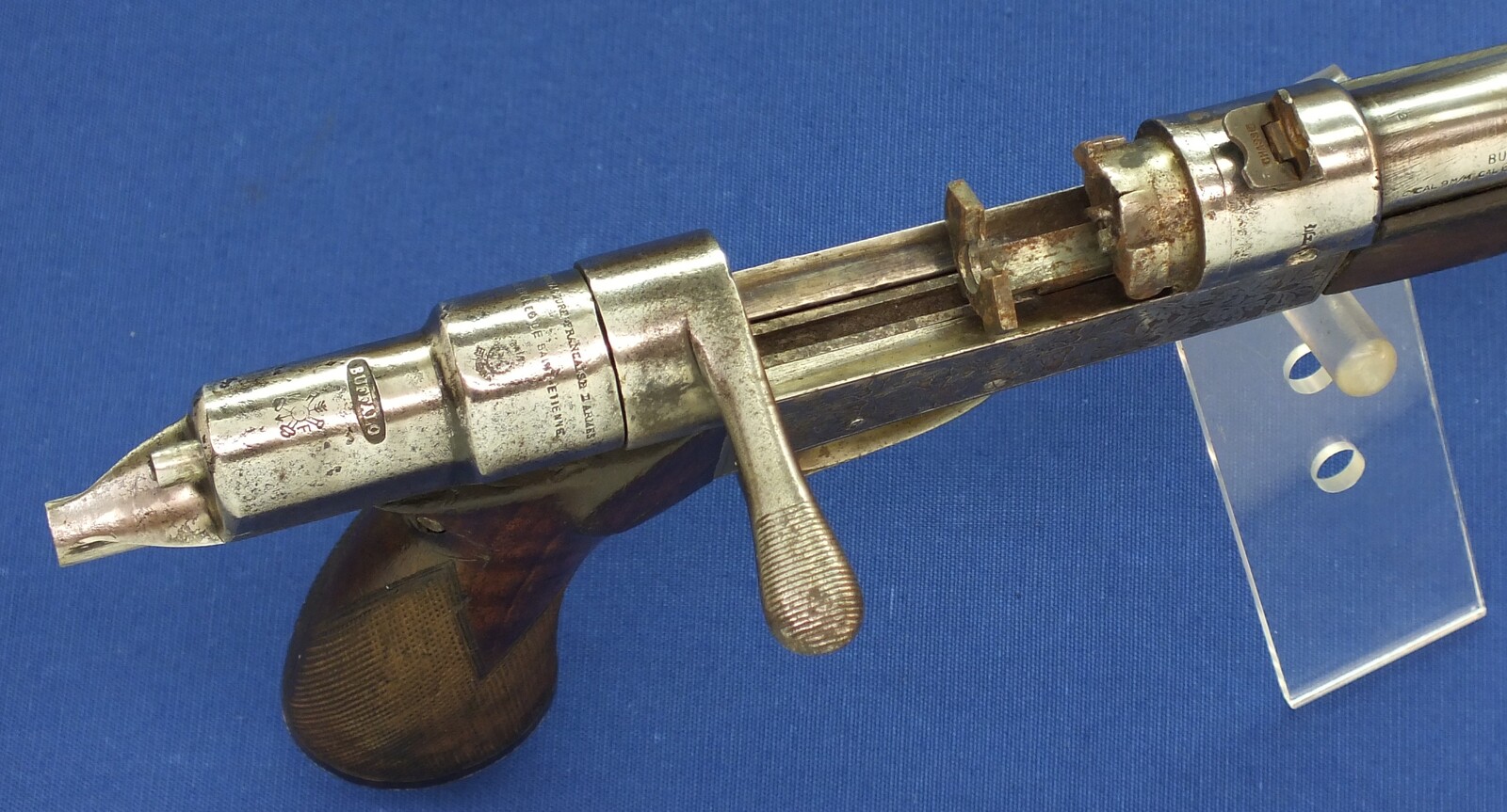 A rare French Buffalo-Stand Euréka bolt action 2 shot caliber 6mm and 9mm Rimfire Flobert Pistol. Length 40cm. In good condition. With original catalogue. Price 695 euro