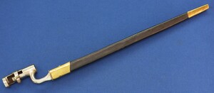 A replica of a British 1853 Pattern Enflield Bayonet with leather scabbard. Length 52cm. Muzzle diameter 19mm. In very good condition. Price 75 euro