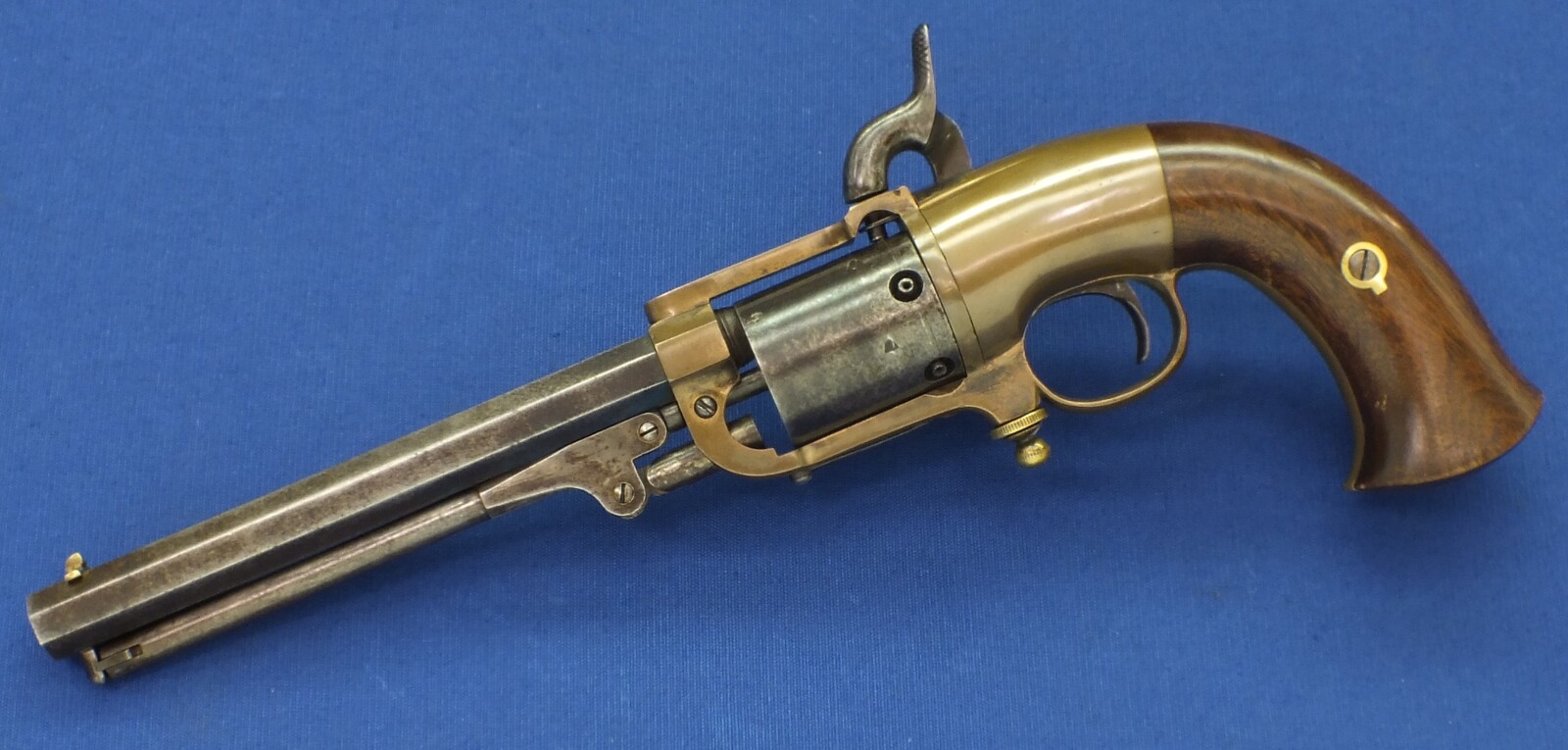 A scarce American Civil War Butterfield Army Model 5 shot Percussion Revolver with special Disk Priming Mechanism fitted in Brass Frame, 5 shot, .41 caliber , 7 inch barrel,  length 36 cm, in very good condition. Price 9.950 euro