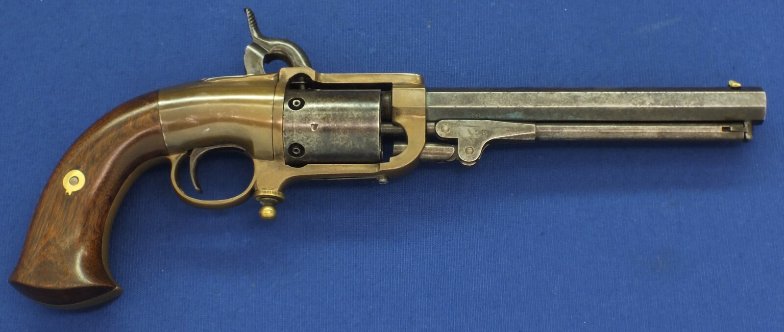 A scarce American Civil War Butterfield Army Model 5 shot Percussion Revolver with special Disk Priming Mechanism fitted in Brass Frame, 5 shot, .41 caliber , 7 inch barrel,  length 36 cm, in very good condition. Price 9.950 euro