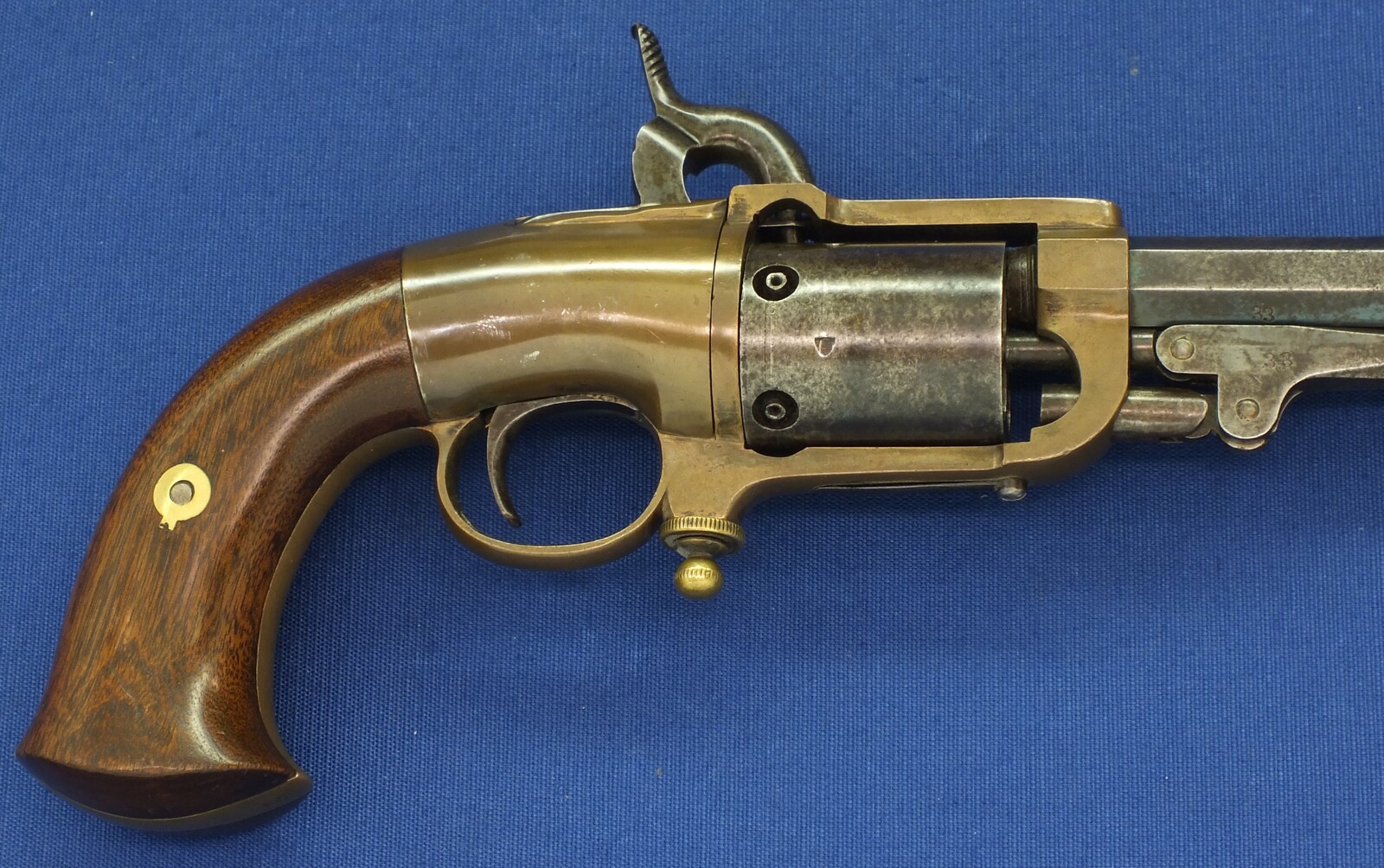 A scarce American Civil War Butterfield Army Model 5 shot Percussion Revolver with special Disk Priming Mechanism fitted in Brass Frame, 5 shot, .41 caliber , 7 inch barrel,  length 36 cm, in very good condition. Price 9.950 euro