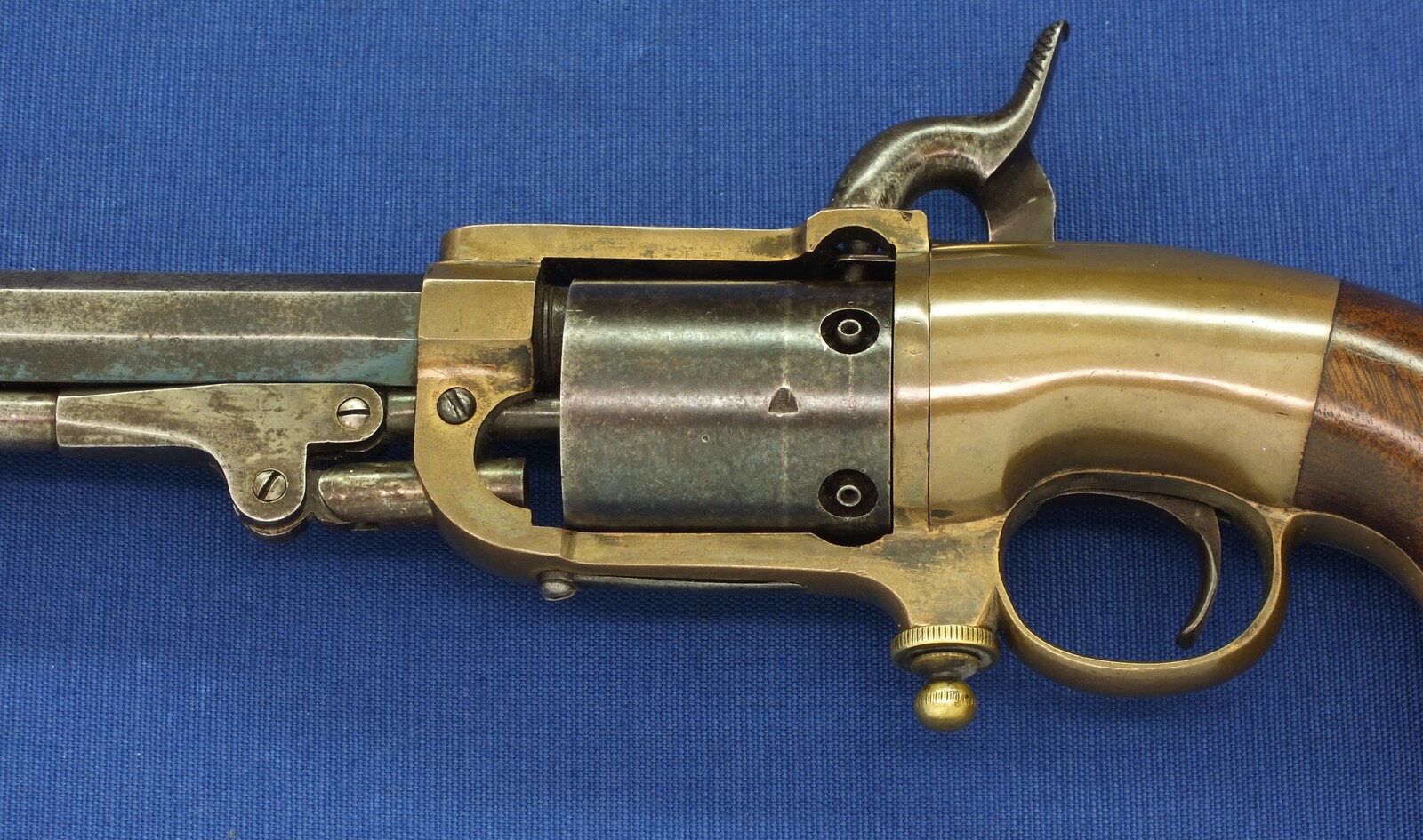 A scarce American Civil War Butterfield Army Model 5 shot Percussion Revolver with special Disk Priming Mechanism fitted in Brass Frame, 5 shot, .41 caliber , 7 inch barrel,  length 36 cm, in very good condition. Price 9.950 euro