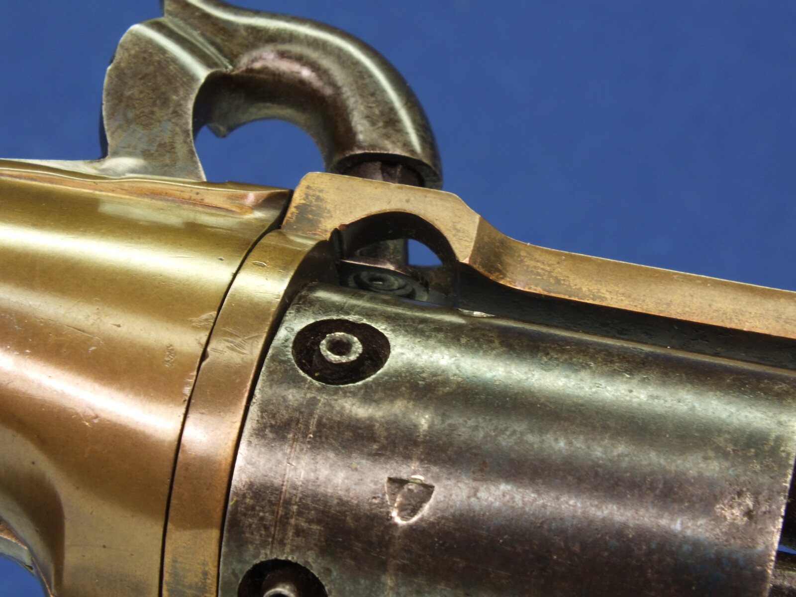 A scarce American Civil War Butterfield Army Model 5 shot Percussion Revolver with special Disk Priming Mechanism fitted in Brass Frame, 5 shot, .41 caliber , 7 inch barrel,  length 36 cm, in very good condition. Price 9.950 euro