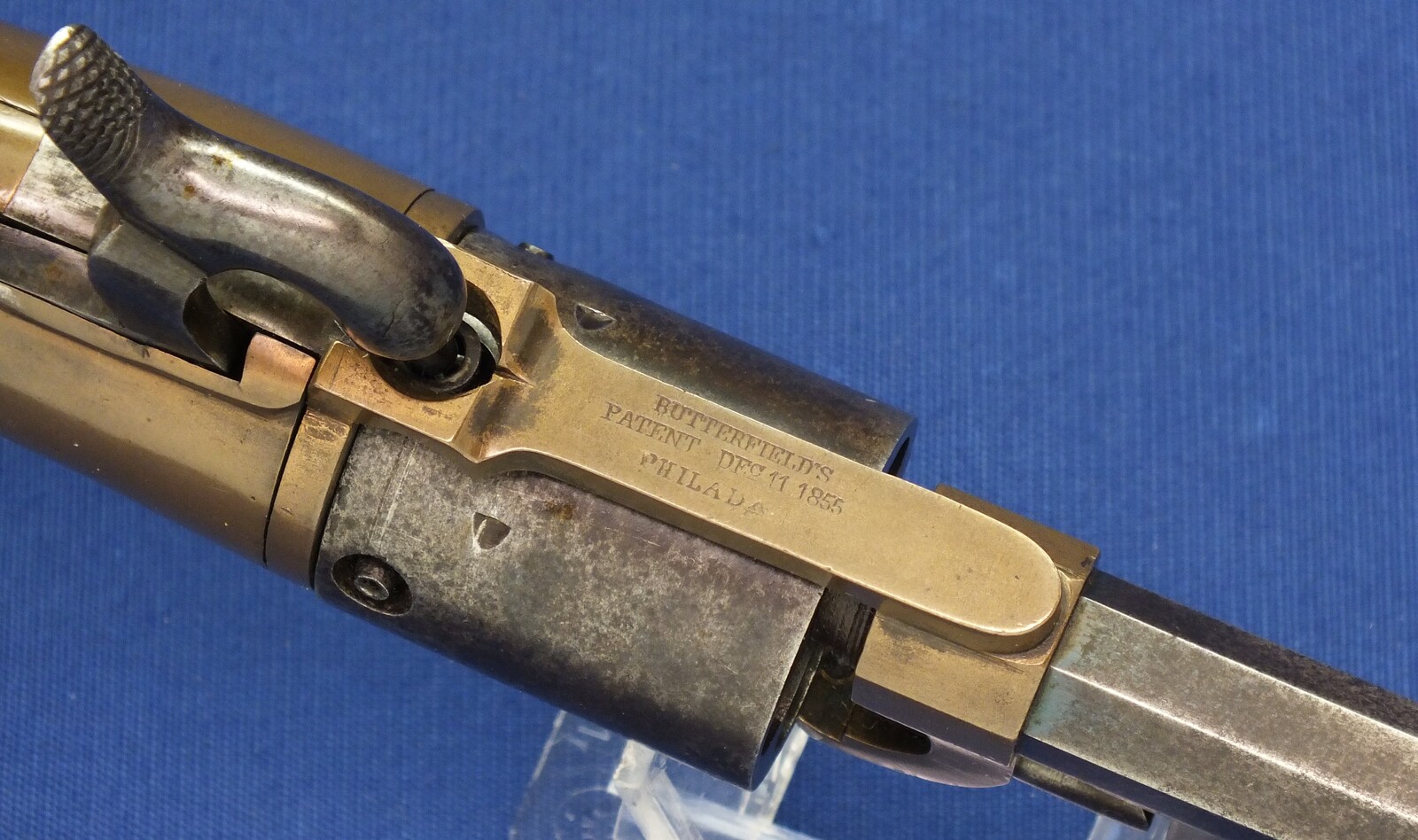 A scarce American Civil War Butterfield Army Model 5 shot Percussion Revolver with special Disk Priming Mechanism fitted in Brass Frame, 5 shot, .41 caliber , 7 inch barrel,  length 36 cm, in very good condition. Price 9.950 euro