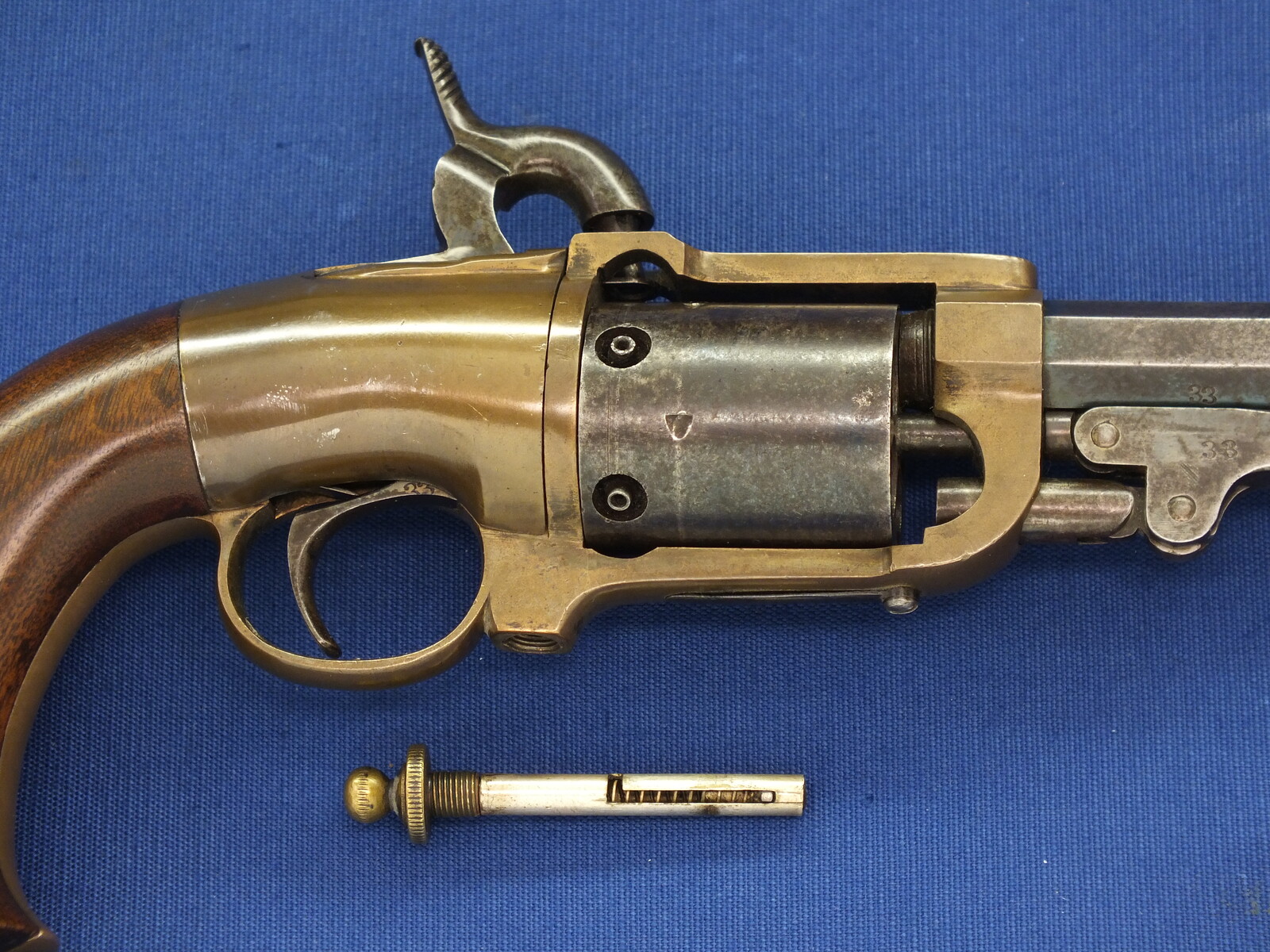 A scarce American Civil War Butterfield Army Model 5 shot Percussion Revolver with special Disk Priming Mechanism fitted in Brass Frame, 5 shot, .41 caliber , 7 inch barrel,  length 36 cm, in very good condition. Price 9.950 euro