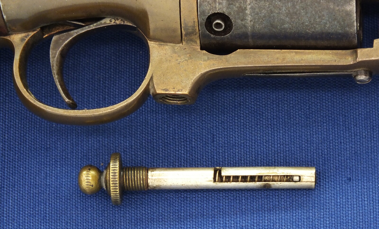 A scarce American Civil War Butterfield Army Model 5 shot Percussion Revolver with special Disk Priming Mechanism fitted in Brass Frame, 5 shot, .41 caliber , 7 inch barrel,  length 36 cm, in very good condition. Price 9.950 euro