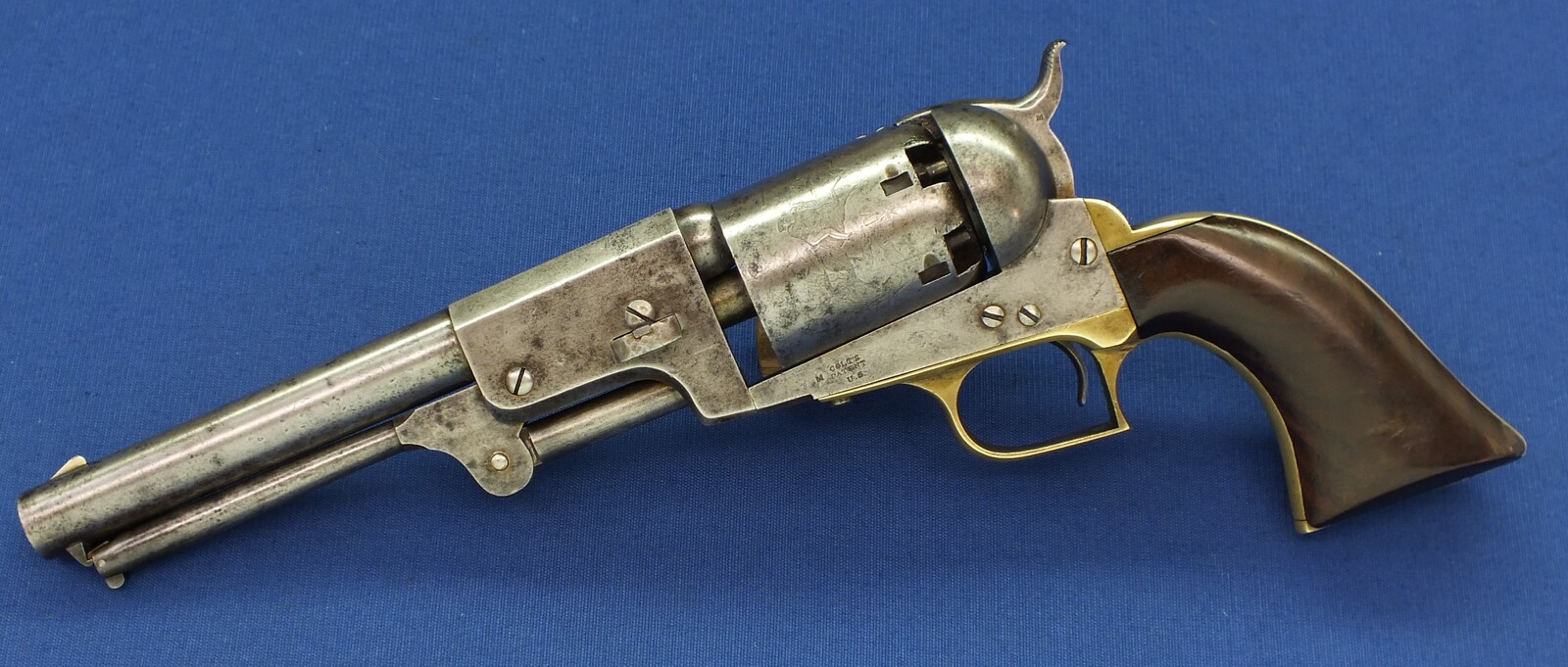 A scarce and fine antique American Colt second Model Dragoon 6 shot 44 caliber single action Percussion Revolver. 7,5 inch barrel with new York address. Length 38cm. In very good condition. Price 14.950 euro