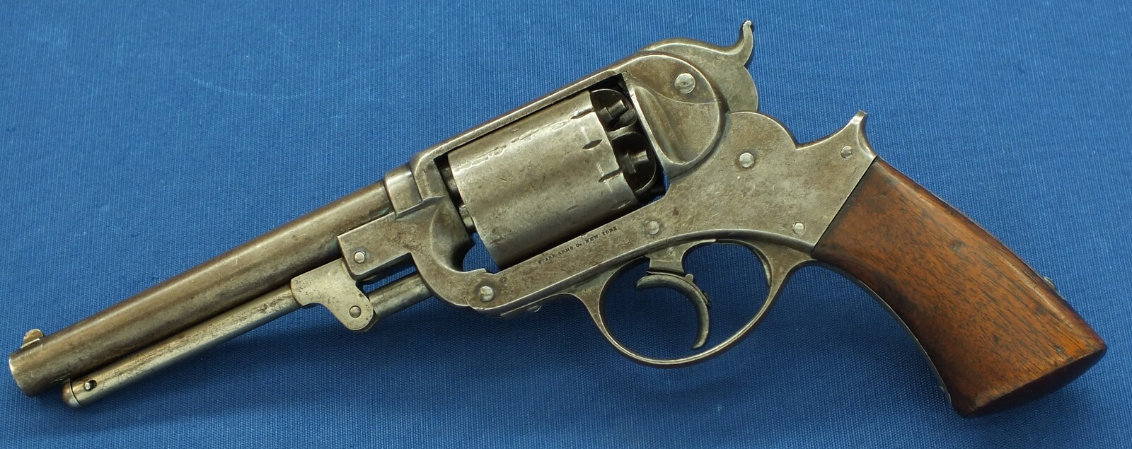 A scarce Antique American Civil War Starr Arms Co Model 1858 6 shot Double Action Percussion Navy Revolver. Caliber 36. Only 3000 made. Length 34cm. In very good condition. Price 2.750 euro.
