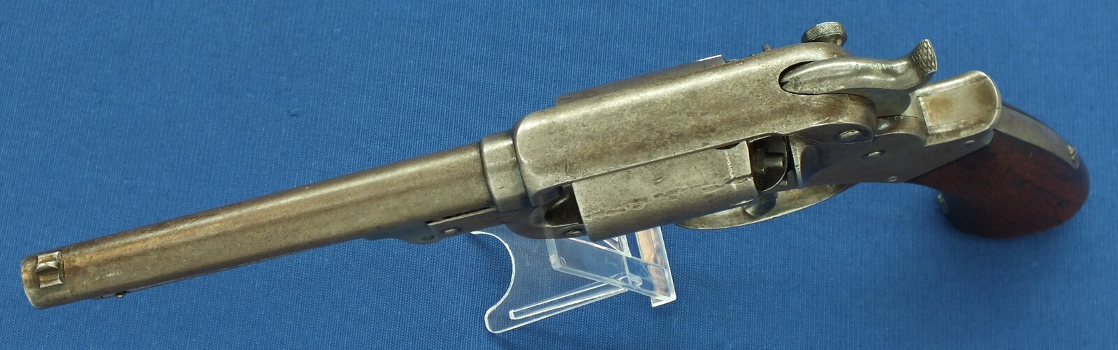 A scarce Antique American Civil War Starr Arms Co Model 1858 6 shot Double Action Percussion Navy Revolver. Caliber 36. Only 3000 made. Length 34cm. In very good condition. Price 2.750 euro.