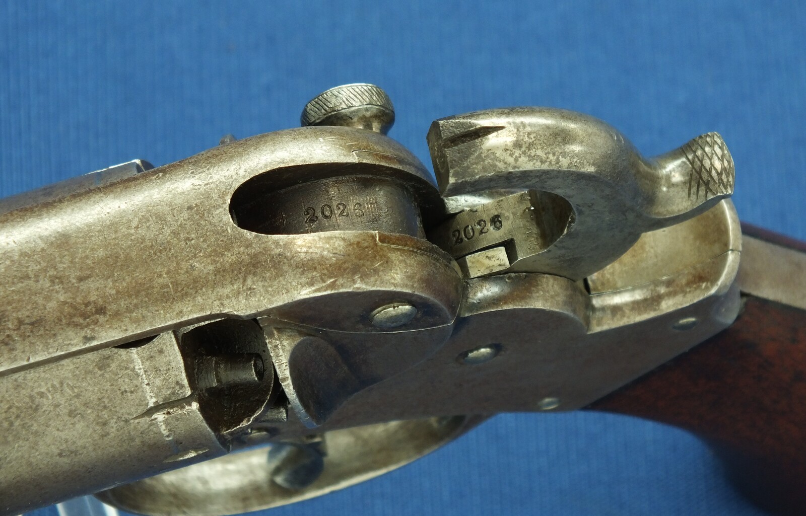 A scarce Antique American Civil War Starr Arms Co Model 1858 6 shot Double Action Percussion Navy Revolver. Caliber 36. Only 3000 made. Length 34cm. In very good condition. Price 2.750 euro.