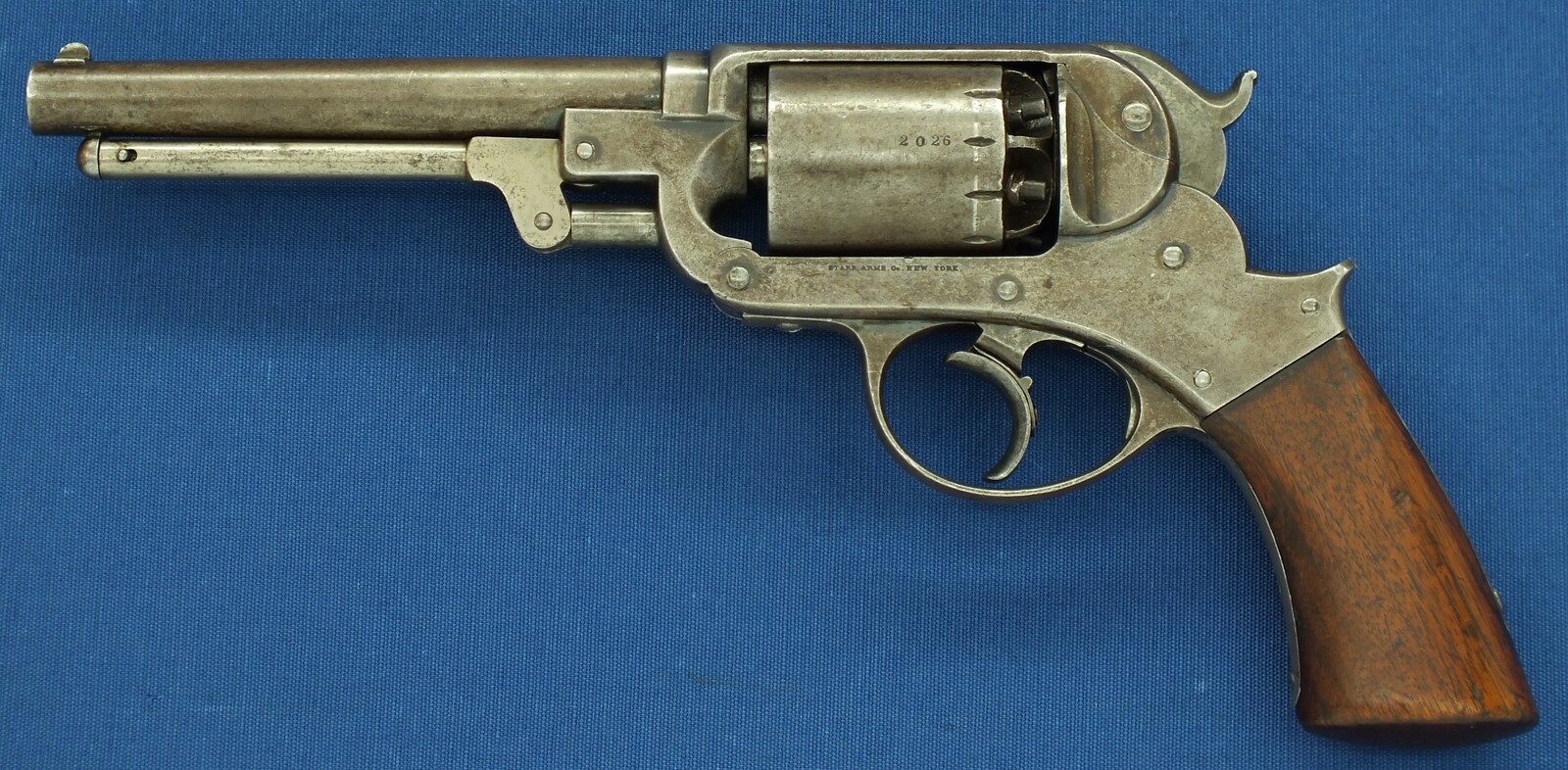 A scarce Antique American Civil War Starr Arms Co Model 1858 6 shot Double Action Percussion Navy Revolver. Caliber 36. Only 3000 made. Length 34cm. In very good condition. Price 2.750 euro.