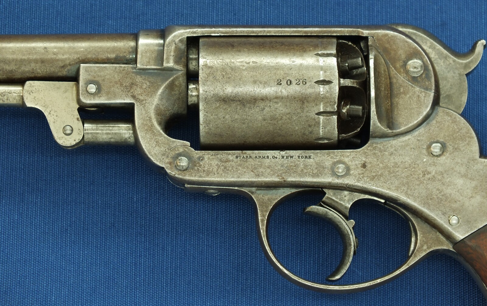 A scarce Antique American Civil War Starr Arms Co Model 1858 6 shot Double Action Percussion Navy Revolver. Caliber 36. Only 3000 made. Length 34cm. In very good condition. Price 2.750 euro.