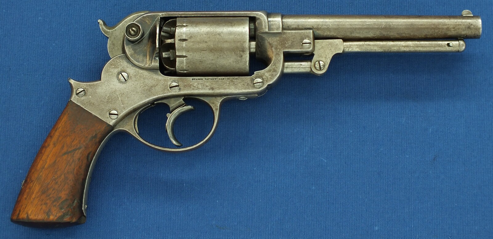 A scarce Antique American Civil War Starr Arms Co Model 1858 6 shot Double Action Percussion Navy Revolver. Caliber 36. Only 3000 made. Length 34cm. In very good condition. Price 2.750 euro.