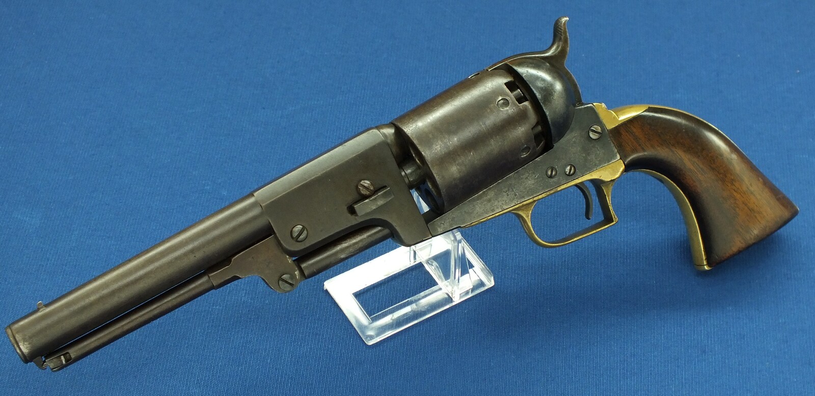 A Scarce antique American Goverment issued Colt Model 1848 First Model Dragoon percussion Revolver. 44 Caliber. Length 37cm. In good/very good condition. Price 8.500 euro