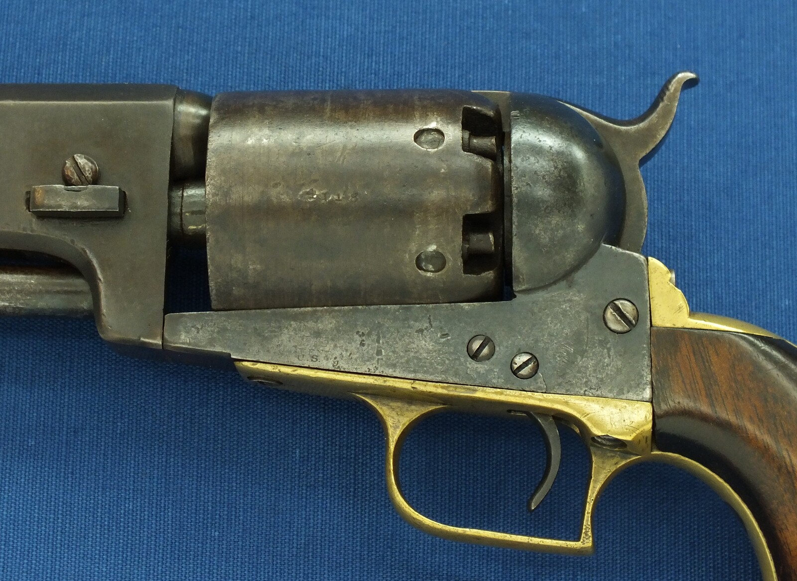 A Scarce antique American Goverment issued Colt Model 1848 First Model Dragoon percussion Revolver. 44 Caliber. Length 37cm. In good/very good condition. Price 8.500 euro