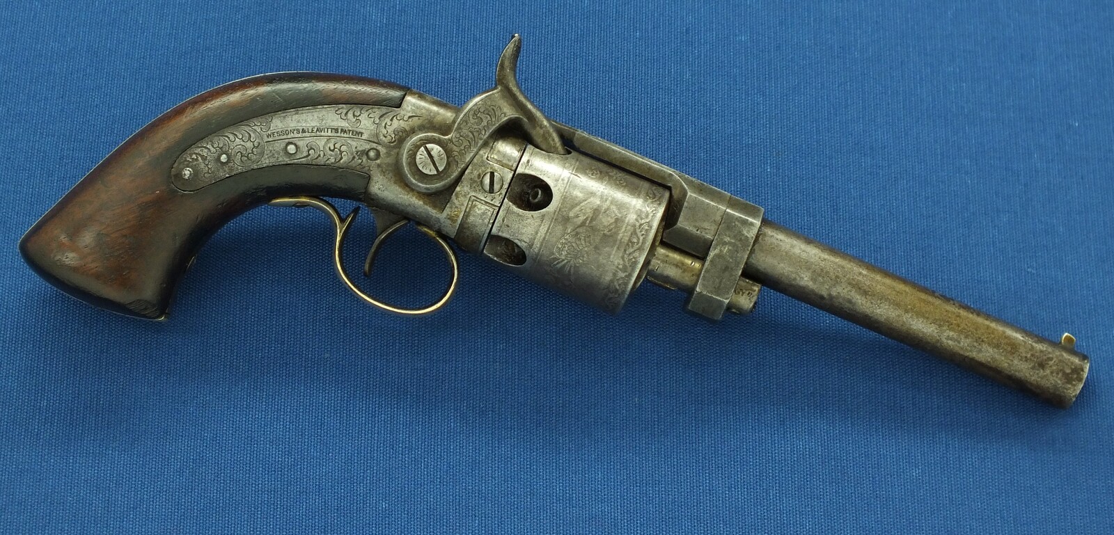 A scarce Antique American Massachutes Arms Co Chicopee Falls. Wesson&Leavitt Belt percussion revolver. In a very good condition. Lenght 27 cm, 31 caliber. Price 1.350 euro.