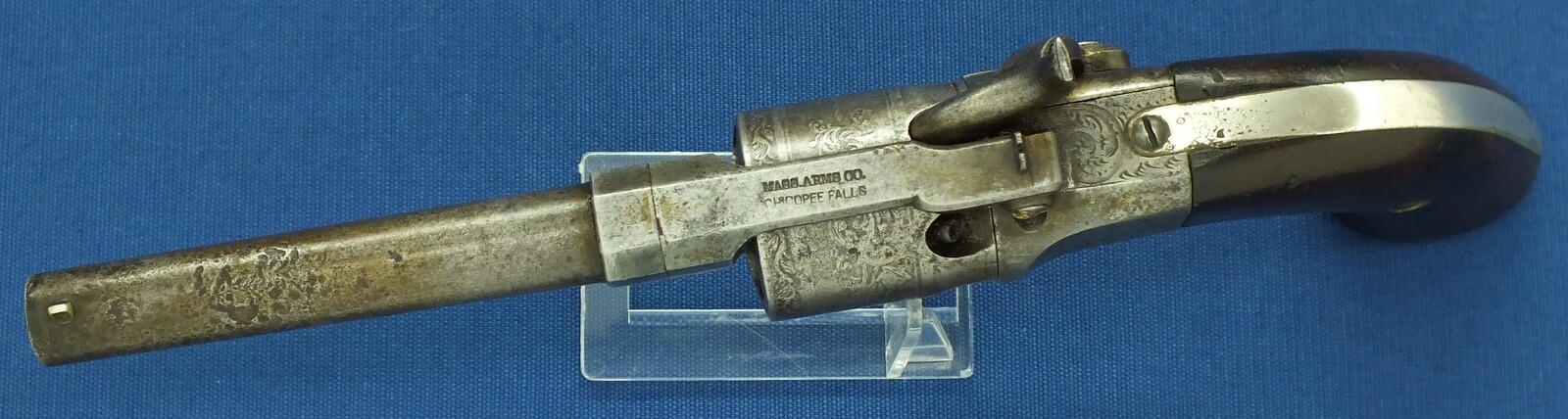 A scarce Antique American Massachutes Arms Co Chicopee Falls. Wesson&Leavitt Belt percussion revolver. In a very good condition. Lenght 27 cm, 31 caliber. Price 1.350 euro.