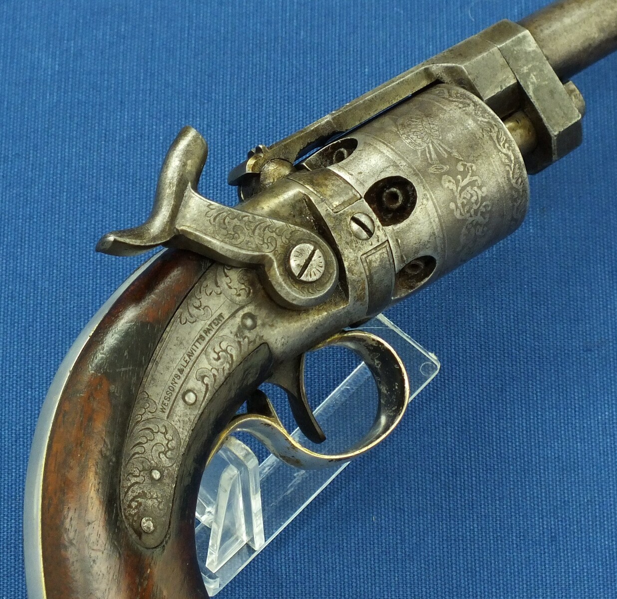 A scarce Antique American Massachutes Arms Co Chicopee Falls. Wesson&Leavitt Belt percussion revolver. In a very good condition. Lenght 27 cm, 31 caliber. Price 1.350 euro.