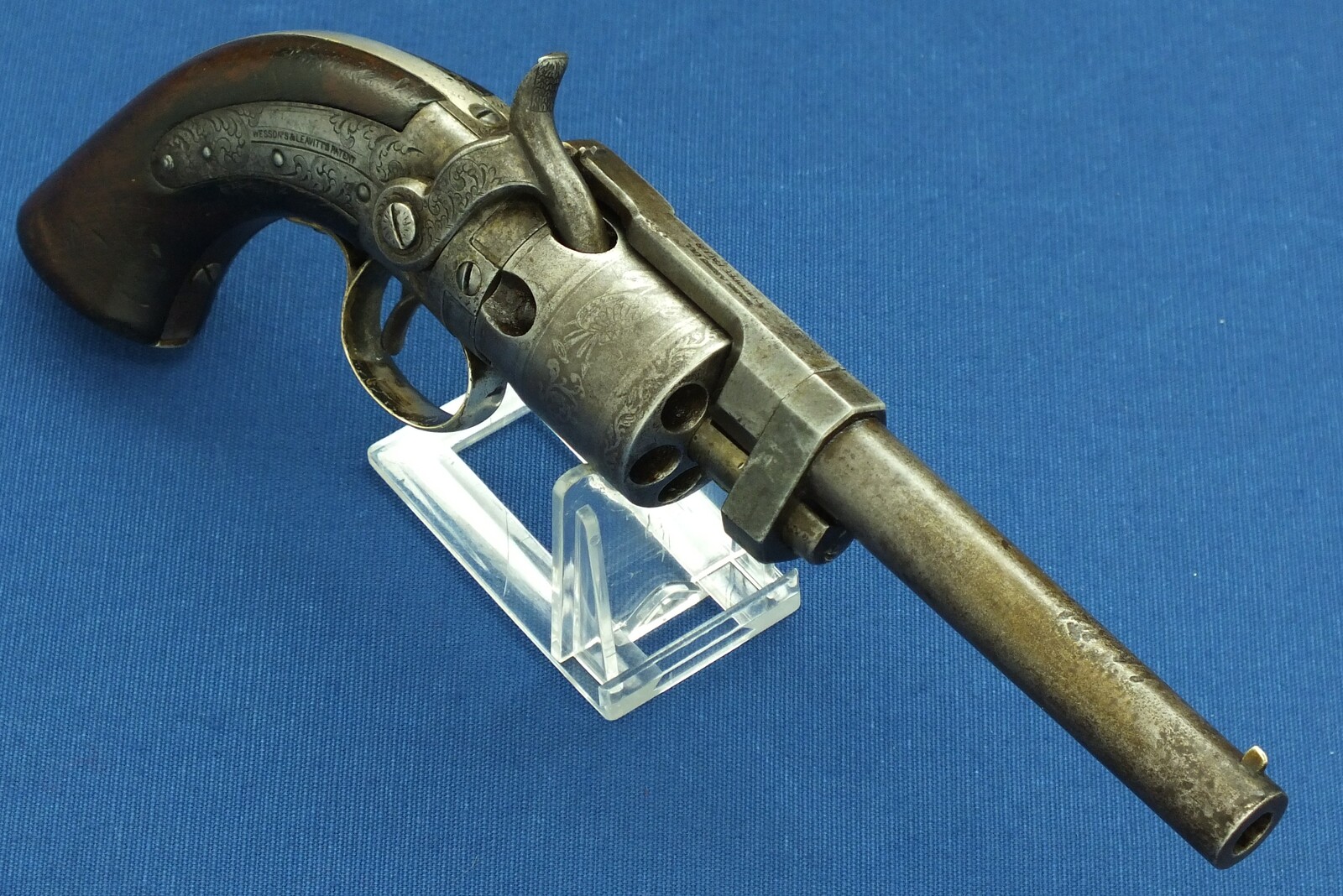 A scarce Antique American Massachutes Arms Co Chicopee Falls. Wesson&Leavitt Belt percussion revolver. In a very good condition. Lenght 27 cm, 31 caliber. Price 1.350 euro.